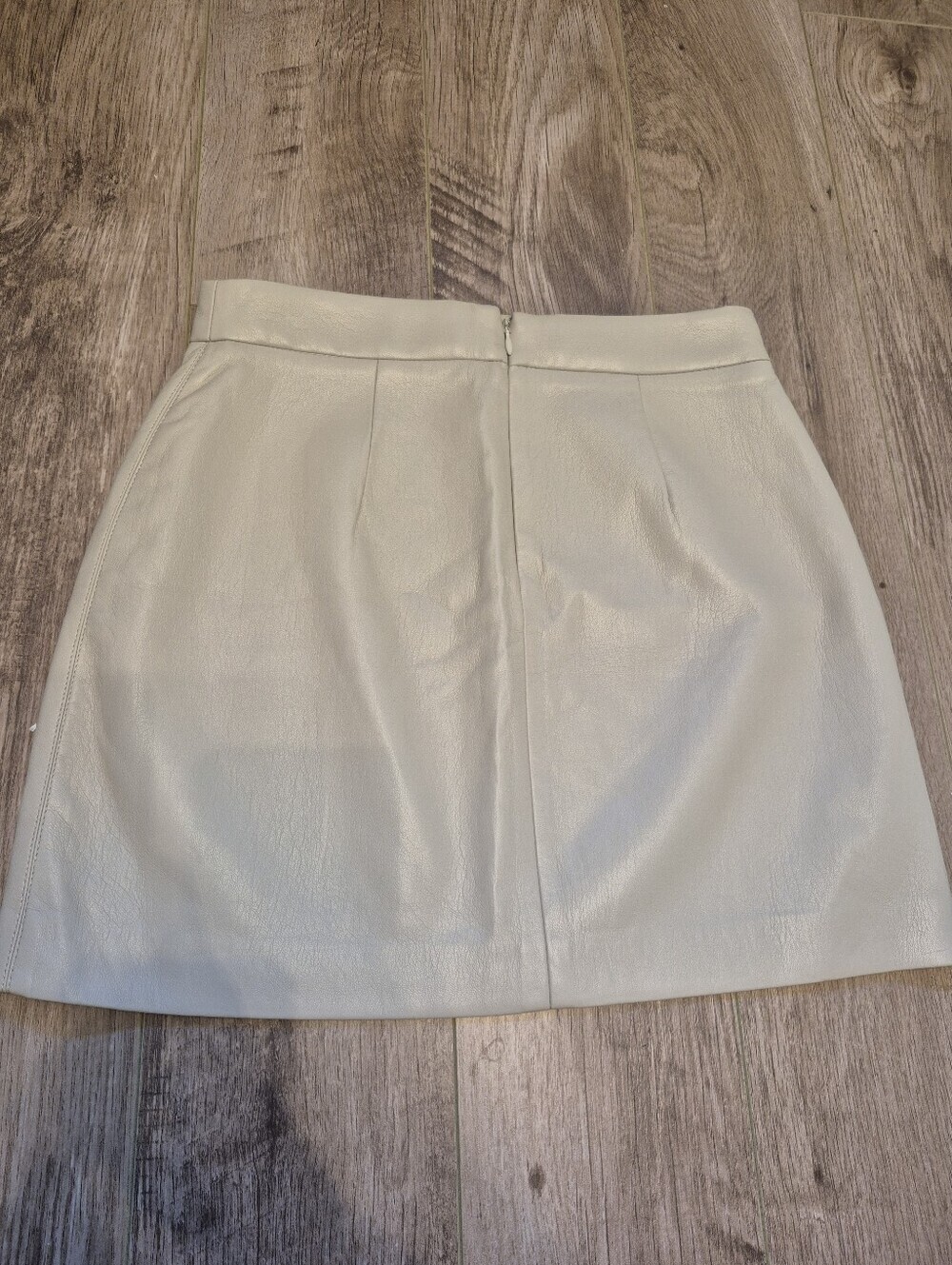 Wilfred Aritzia Women's Contemporary Cream Patio Faux Leather Mini Skirt Size 4 - Picture 9 of 9